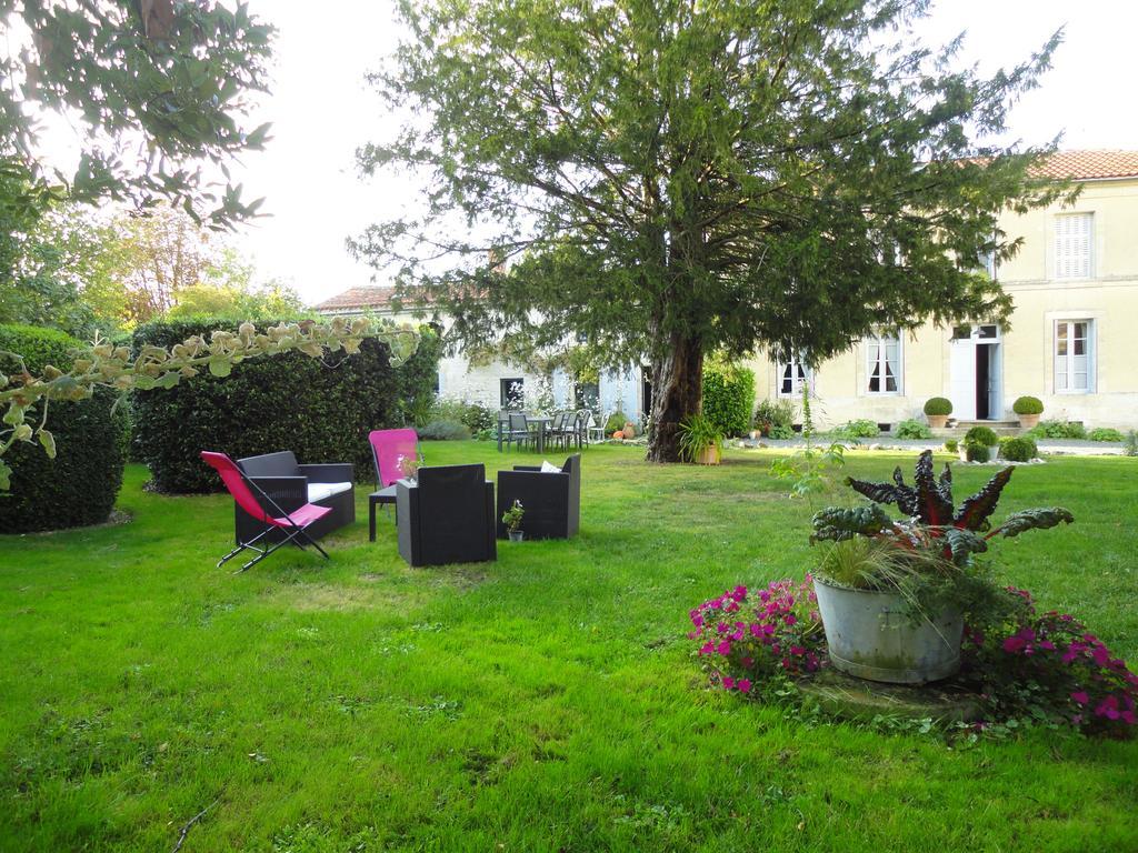 Bed and Breakfast Les 2 Madeleine Saint-Saturnin-du-Bois Exteriér fotografie