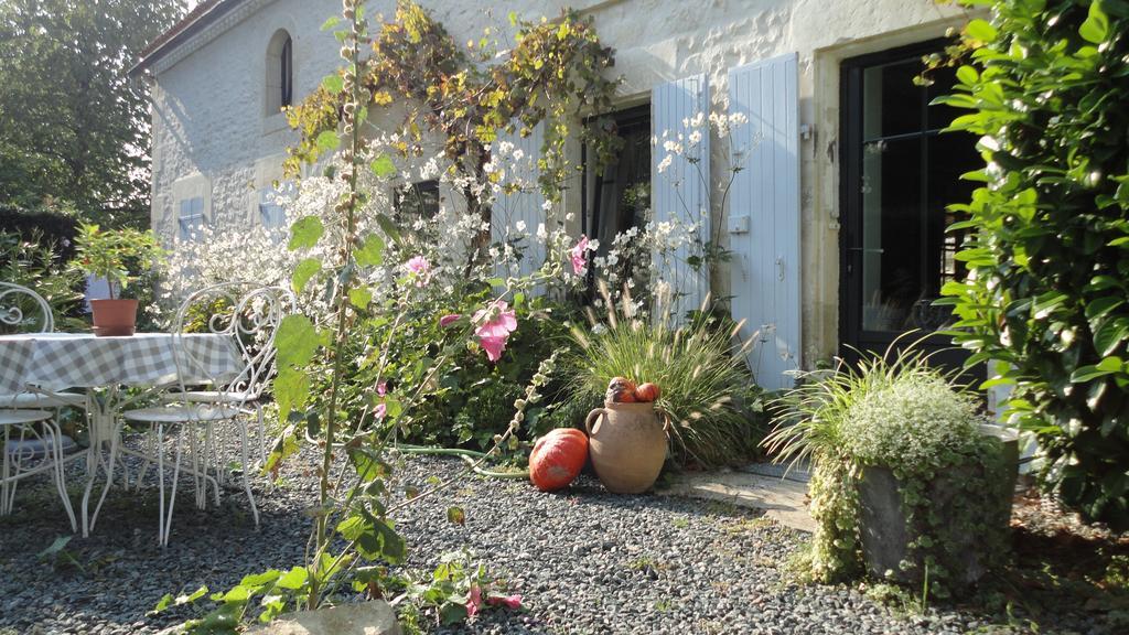 Bed and Breakfast Les 2 Madeleine Saint-Saturnin-du-Bois Exteriér fotografie