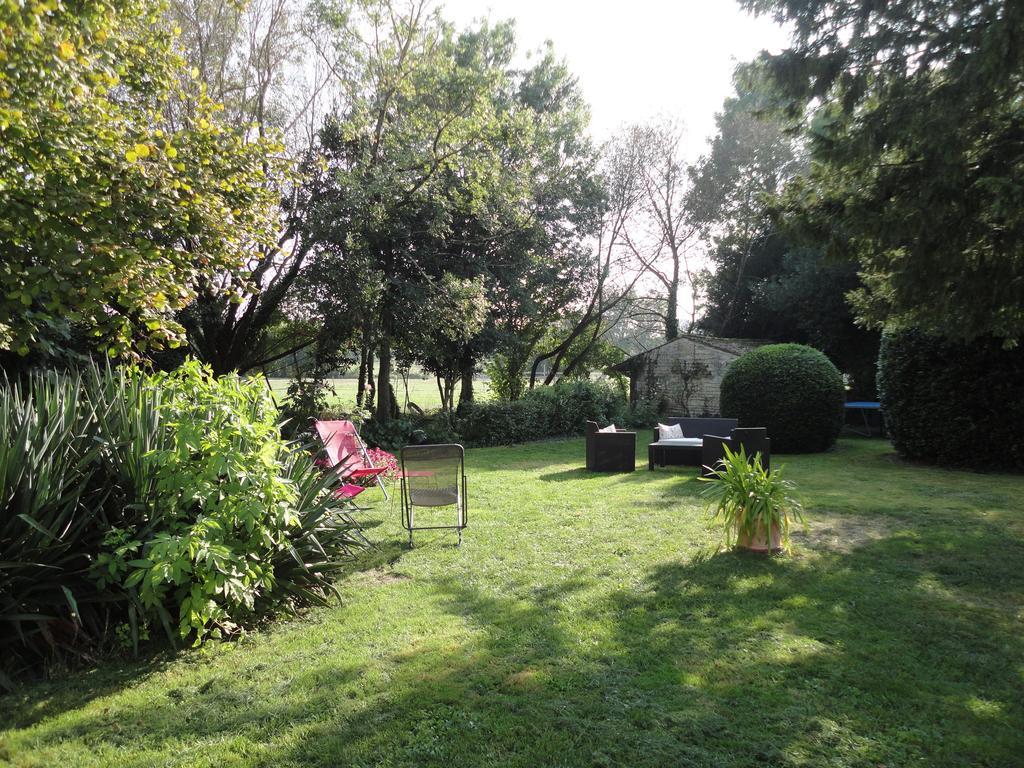 Bed and Breakfast Les 2 Madeleine Saint-Saturnin-du-Bois Exteriér fotografie