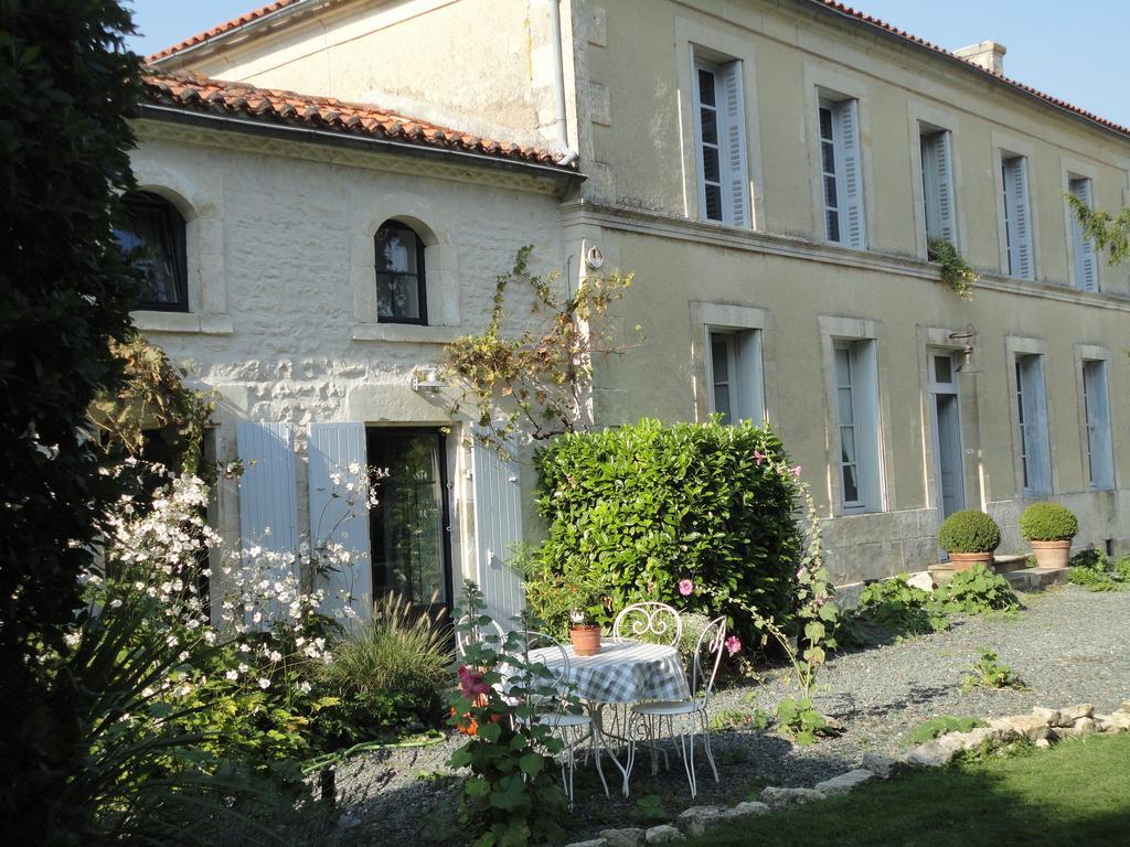 Bed and Breakfast Les 2 Madeleine Saint-Saturnin-du-Bois Exteriér fotografie