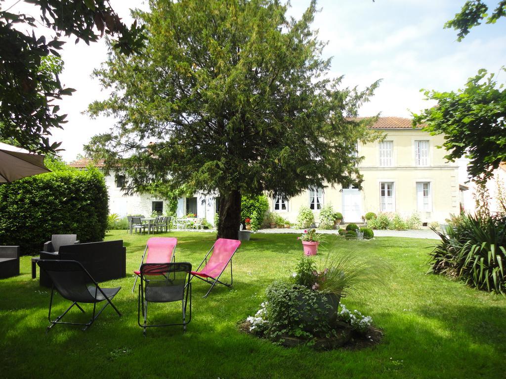 Bed and Breakfast Les 2 Madeleine Saint-Saturnin-du-Bois Exteriér fotografie