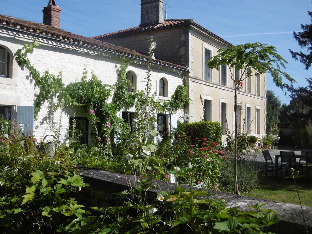 Bed and Breakfast Les 2 Madeleine Saint-Saturnin-du-Bois Exteriér fotografie