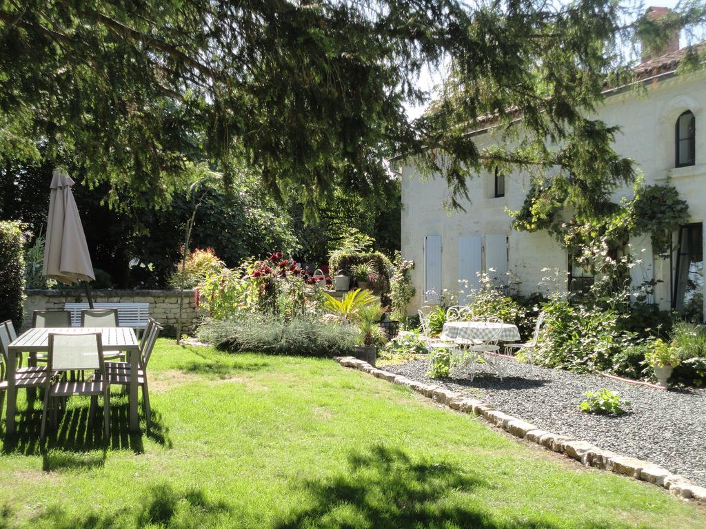 Bed and Breakfast Les 2 Madeleine Saint-Saturnin-du-Bois Exteriér fotografie