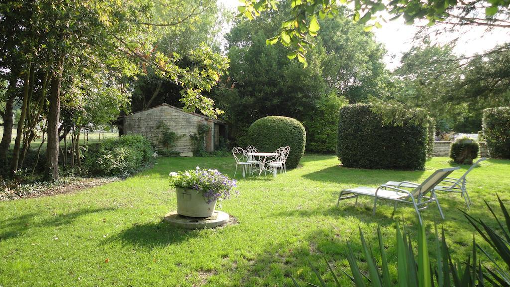 Bed and Breakfast Les 2 Madeleine Saint-Saturnin-du-Bois Exteriér fotografie