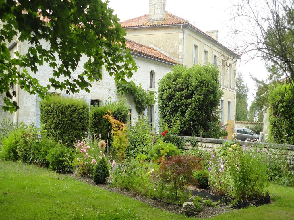 Bed and Breakfast Les 2 Madeleine Saint-Saturnin-du-Bois Exteriér fotografie