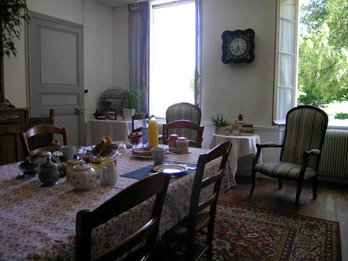 Bed and Breakfast Les 2 Madeleine Saint-Saturnin-du-Bois Exteriér fotografie