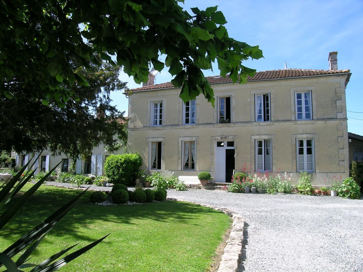 Bed and Breakfast Les 2 Madeleine Saint-Saturnin-du-Bois Exteriér fotografie