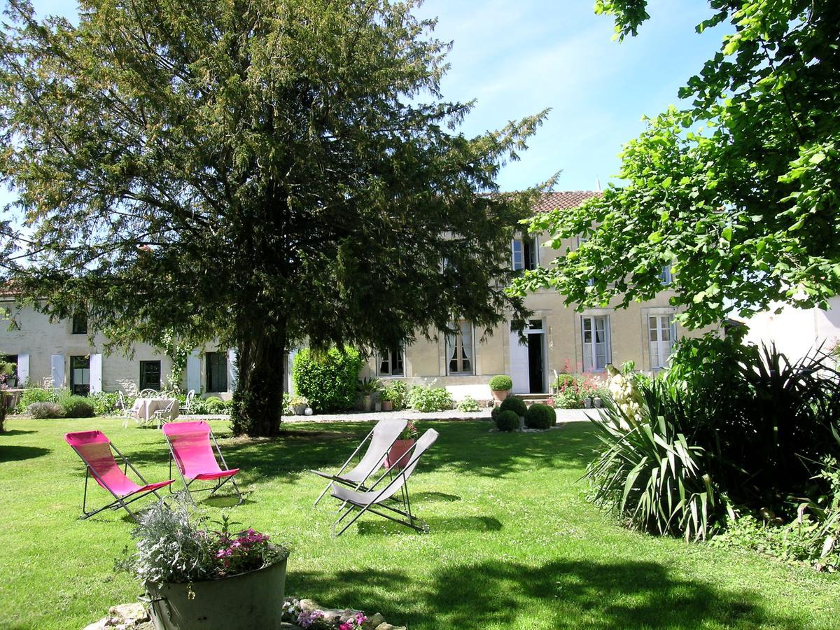 Bed and Breakfast Les 2 Madeleine Saint-Saturnin-du-Bois Exteriér fotografie