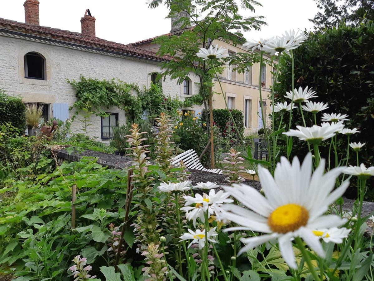 Bed and Breakfast Les 2 Madeleine Saint-Saturnin-du-Bois Exteriér fotografie
